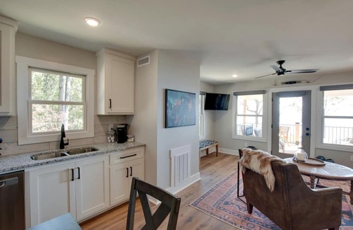 Groveoak Cabin | Gorgeous Cabin Great for Groups or Families with Jacuzzi, Fire Pit and Views in Alabama