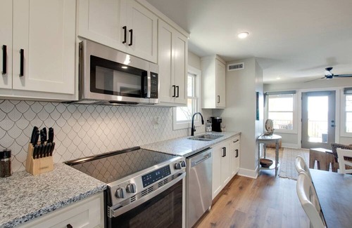 Groveoak Cabin | Magical Family Cabin with Breathtaking Beauty and Modern Interior in Alabama