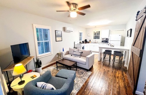 Lafayette Cottage | Picturesque Cozy Cottage with Fire Pit Space in Louisiana