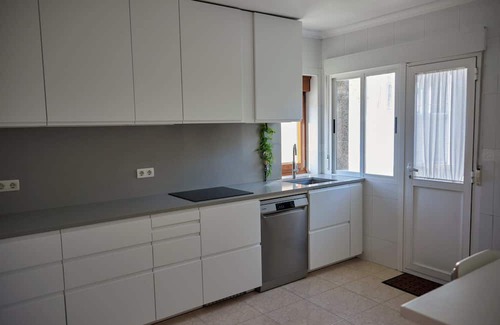 Dean Pequeno House | House Ameixida, for large groups, sea views, beach 300m, parking, barbecue