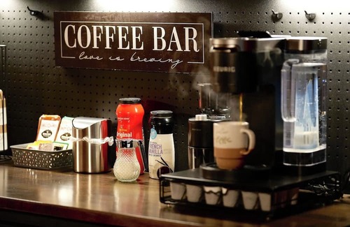 Yorkville Cabin | Pickleball Getaway, Corn Hole, Fire Pit, Hot Tub, Relaxing in Nature, Watch Deer