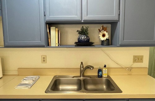 Kingman Cottage | Downtown Cottage-Your adventure awaits!