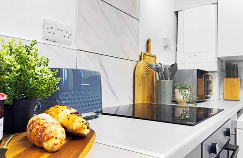 Burnley House | 3-bed home in Burnley, Ideal for Contractors & Getaways w/Free Parking