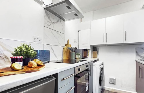 Burnley House | 3-bed home in Burnley, Ideal for Contractors & Getaways w/Free Parking