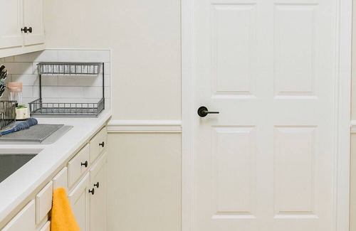 Mobile House | Modern Comfort Meets Homey Charm – Your Perfect 3-Bedroom Getaway