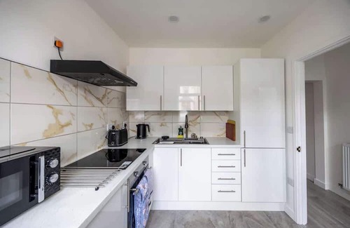 Barrow-in-Furness House | 3Bedroom 2 Bathroom House-Free Parking (5 beds)