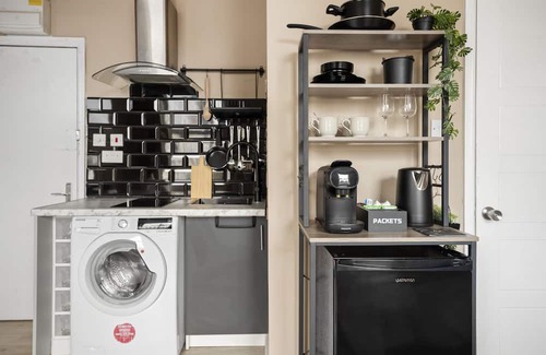 Shacklewell Apartment | The Cave in Stoke Newington