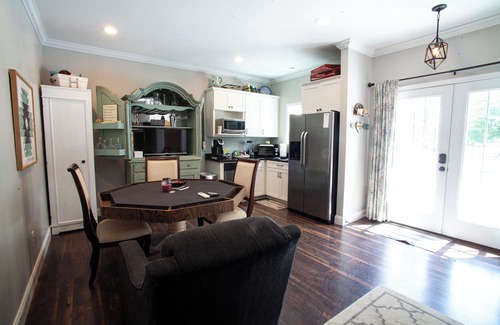 Leesburg Apartment | Charming, tranquil studio with AC in Leesburg