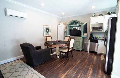 Leesburg Apartment | Charming, tranquil studio with AC in Leesburg