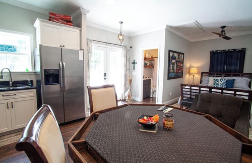Leesburg Apartment | Charming, tranquil studio with AC in Leesburg