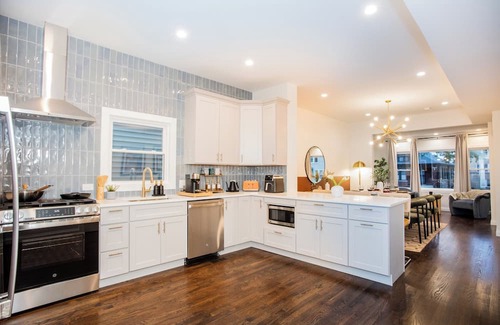 Albany Park House | Vrbo Luxe: Hot Tub, Theater, Game Room, Fire Pit, Bar, Patio, Garage - Sleeps 14