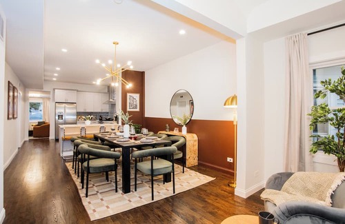 Albany Park House | Vrbo Luxe: Hot Tub, Theater, Game Room, Fire Pit, Bar, Patio, Garage - Sleeps 14