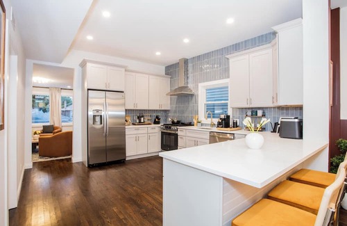 Albany Park House | Vrbo Luxe: Hot Tub, Theater, Game Room, Fire Pit, Bar, Patio, Garage - Sleeps 14