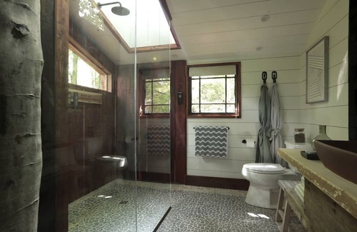 Flintstone Cabin | Romantic Tree House near Chattanooga in the North Georgia Woodlands