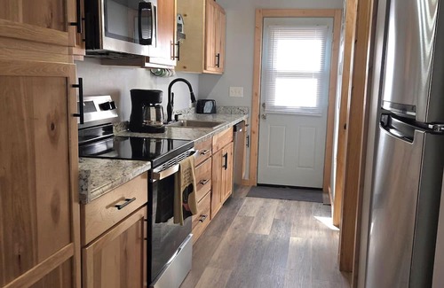 La Cygne Cabin | Enjoy our new cabin at Linn Valley Lakes Kansas. Gated community for safety.