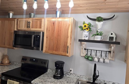 La Cygne Cabin | Enjoy our new cabin at Linn Valley Lakes Kansas. Gated community for safety.
