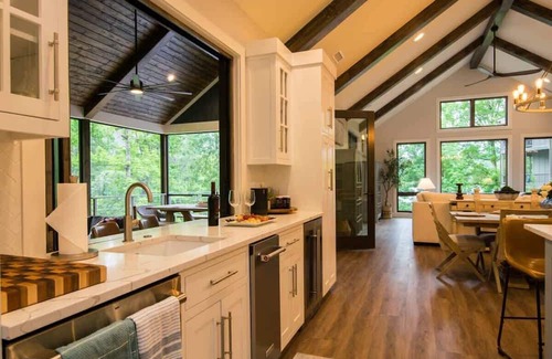 Lake Lure House | Relaxing Lake Retreat~EV Charger~Sleeps 15