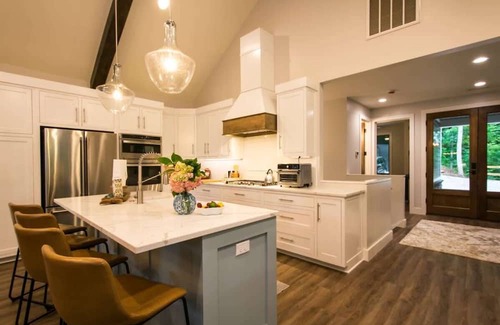 Lake Lure House | Relaxing Lake Retreat~EV Charger~Sleeps 15