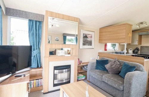 Hopton Ski Chalet | Dog Friendly 3 Bedroom Static Caravan in Fritton