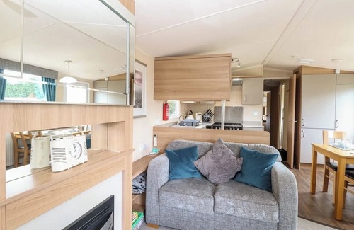 Hopton Ski Chalet | Dog Friendly 3 Bedroom Static Caravan in Fritton