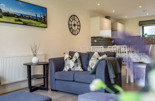 York House | Garden View - sleeps 6 guests in 2 bedrooms
