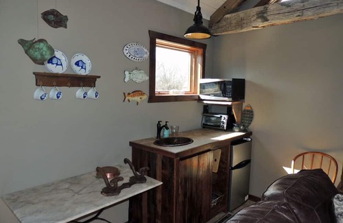 Treloar Bed & Breakfast | Fish Haus: charming cottage with breathtaking views of the Missouri River!