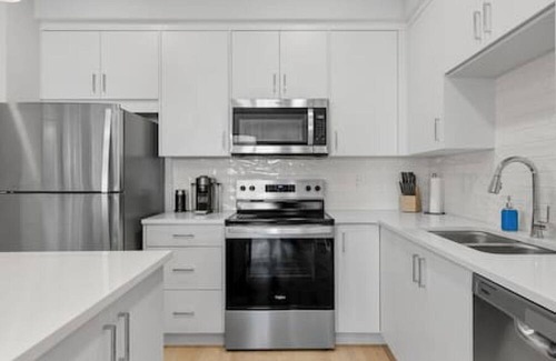 Southwest Calgary Apartment | Western Nest |Bright 3BR 2BA | Trails+Near HWY