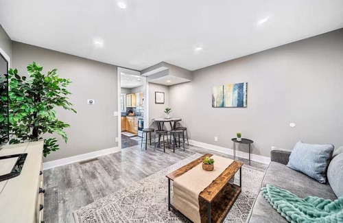 Lakewood House | Beautifully updated Entire Duplex! Sleeps 10!