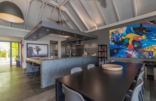 Camaruche Villa | Splendid Villa With a View of Sparkling Ocean