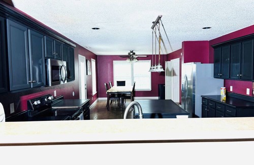 West Newton House | Spacious 5-bedroom house in beautiful Indianapolis with WiFi, AC