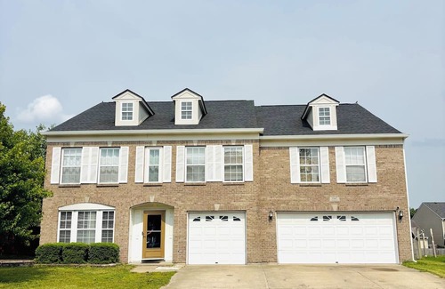 West Newton House | Spacious 5-bedroom house in beautiful Indianapolis with WiFi, AC
