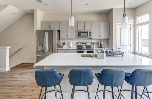 Tampa House | Stylish Midtown 3 Bedroom 4 Bathroom Pvt Garage, Family & Group Ready