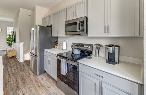 Tampa House | Stylish Midtown 3 Bedroom 4 Bathroom Pvt Garage, Family & Group Ready