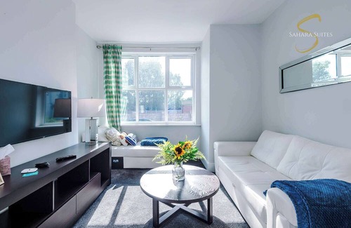 Salford House | Luxury 4BR Retreat | AO Arena & Quiet Salford Spot