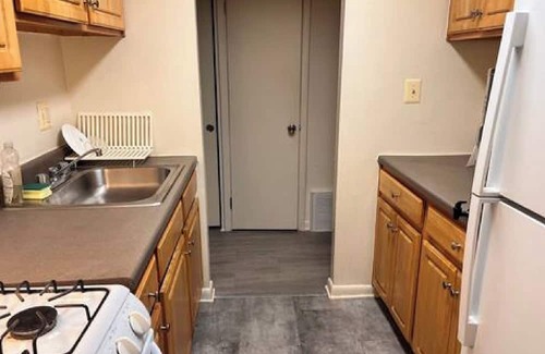 West Baltimore Apartment | Charming 1-bedroom apartment with WiFi, AC in superb Baltimore