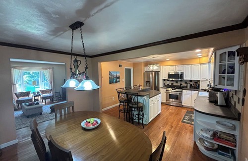 Plum House | US Open Home 0.4 miles from Oakmont Country Club Plum Pa