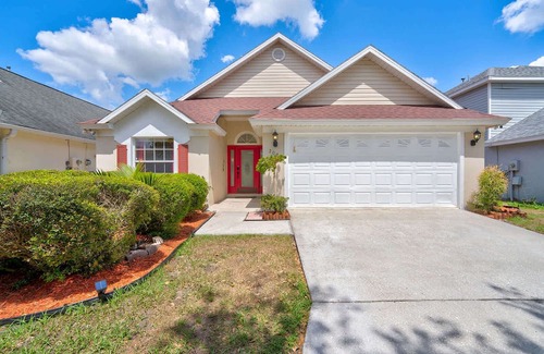 Bridgewater Crossing House | Relaxing Davenport Escape with Pool