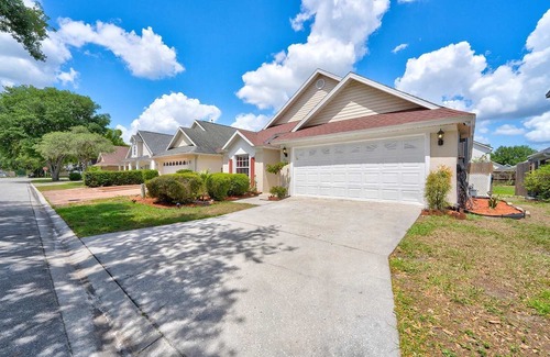 Bridgewater Crossing House | Relaxing Davenport Escape with Pool