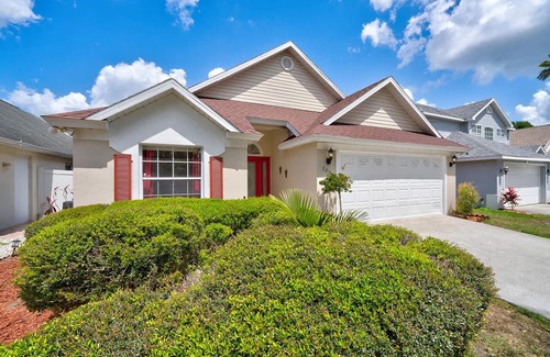 Bridgewater Crossing House | Relaxing Davenport Escape with Pool