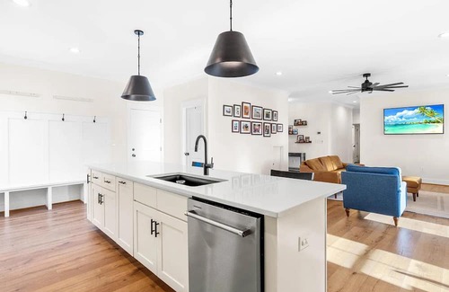 Clayton House | Family/Dog Friendly Retreat - 1ac Fenced Backyard + Games