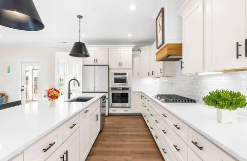 Clayton House | Family/Dog Friendly Retreat - 1ac Fenced Backyard + Games