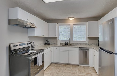 Augusta Cottage | Your Perfect Augusta Basecamp: Relaxing, Full of Charm, and Close to Everything!