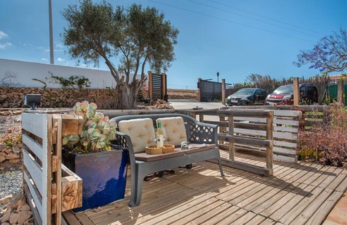 Tindaya Apartment | Vacation Apartment 'El Paraiso En Tindaya' with Shared Terrace and Air Conditioning