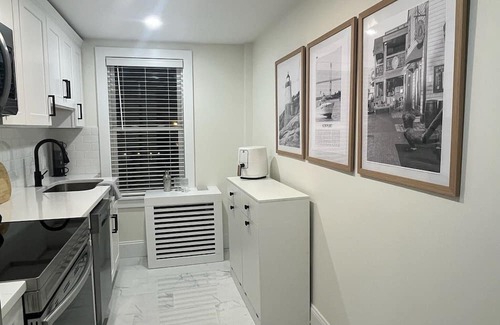 Off Broadway Condo | Charming 1-bedroom condo with WiFi, AC in Newport, Walk to Everything