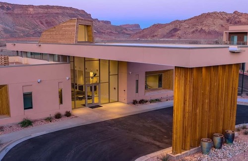 Moab Condo | 2-bedroom condo in marvelous Moab with WiFi, fitness room, AC