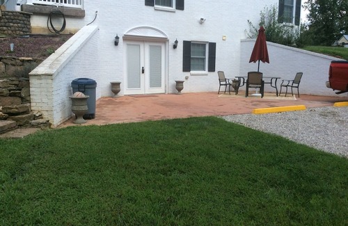 Vine Grove Apartment | Charming 1-bedroom apartment in welcoming Vine Grove with WiFi, AC ; sleeps 4.