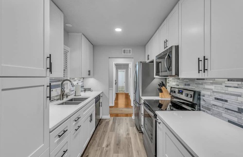 Memphis House | Charming 3-bedroom house in wonderful East Memphis with WiFi, AC