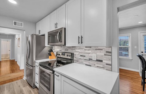 Memphis House | Charming 3-bedroom house in wonderful East Memphis with WiFi, AC