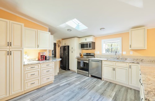 Wisconsin Dells House | 3BR Forest Retreat Near Stream. Quiet, Cozy & Perfect for Nature Lovers