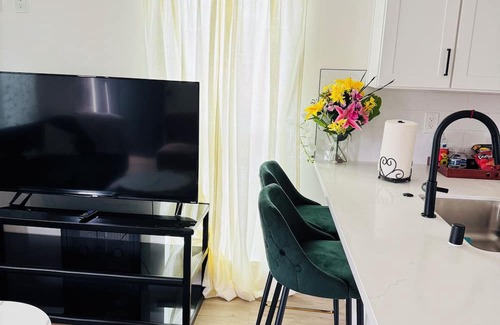 Manteca House | Charming 2-bedroom house with WiFi, AC in Manteca